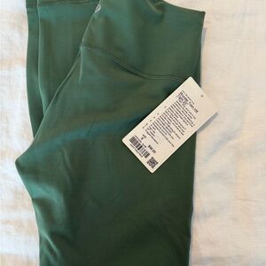 Lululemon NWT algae green wunder train 25” size 8